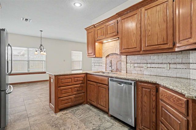 2408 SW 54th St, Lawton, OK 73505