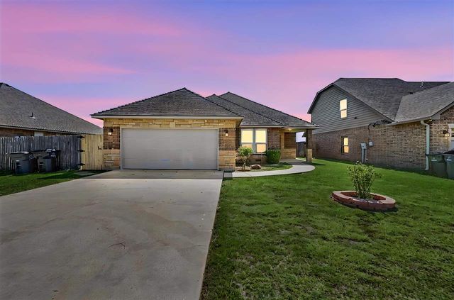 2408 SW 54th St, Lawton, OK 73505
