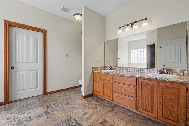 2408 SW 54th St, Lawton, OK 73505