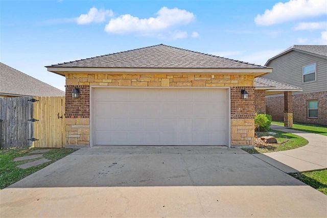 2408 SW 54th St, Lawton, OK 73505