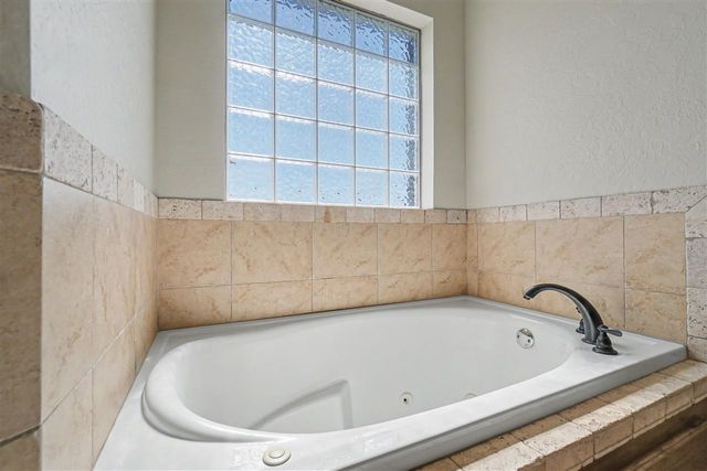 2408 SW 54th St, Lawton, OK 73505