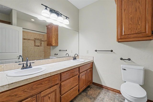 2408 SW 54th St, Lawton, OK 73505
