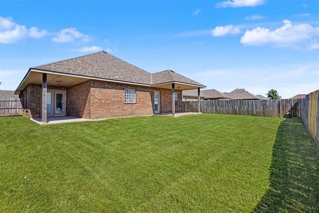 2408 SW 54th St, Lawton, OK 73505