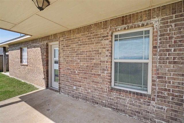 2408 SW 54th St, Lawton, OK 73505