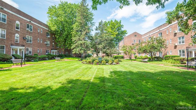 221 Middle Neck Road G5, Great Neck, NY 11021