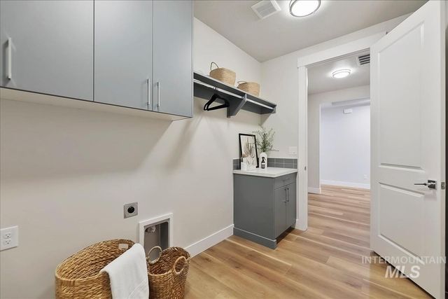 461 Hidden Mill Ct, Middleton, ID 83644