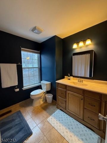 17 Rushmore Ln, Allamuchy Twp., NJ 07840