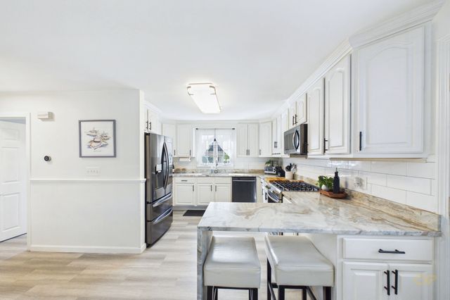 968 Osgood St, New Bedford, MA 02745