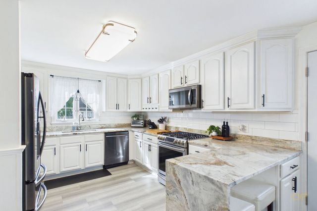 968 Osgood St, New Bedford, MA 02745