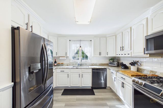 968 Osgood St, New Bedford, MA 02745
