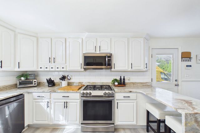 968 Osgood St, New Bedford, MA 02745