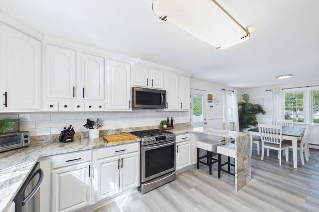 968 Osgood St, New Bedford, MA 02745