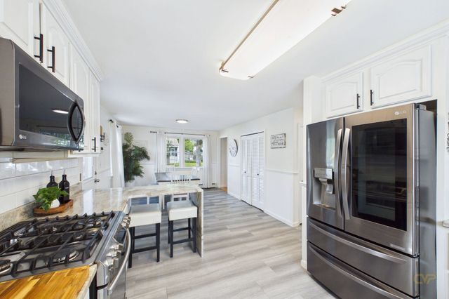 968 Osgood St, New Bedford, MA 02745