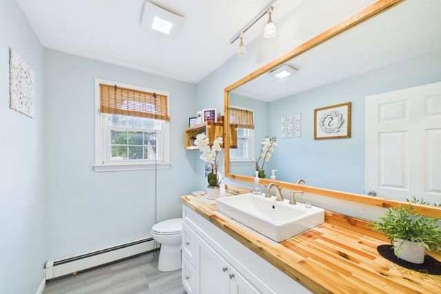 968 Osgood St, New Bedford, MA 02745