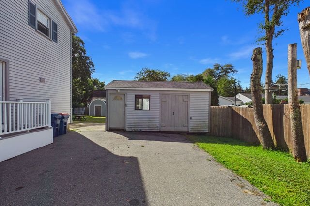 968 Osgood St, New Bedford, MA 02745