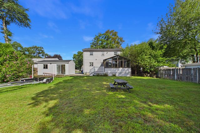 968 Osgood St, New Bedford, MA 02745