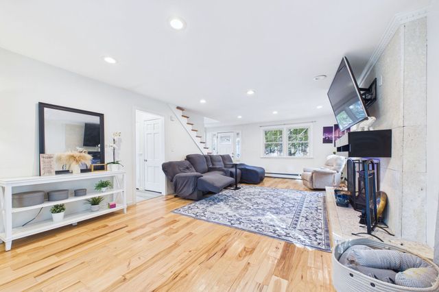 968 Osgood St, New Bedford, MA 02745