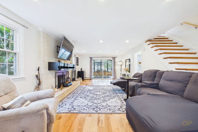 968 Osgood St, New Bedford, MA 02745