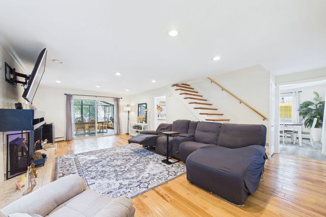 968 Osgood St, New Bedford, MA 02745