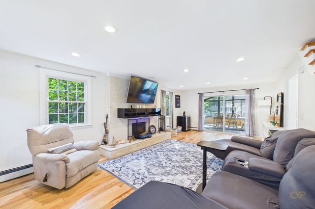 968 Osgood St, New Bedford, MA 02745
