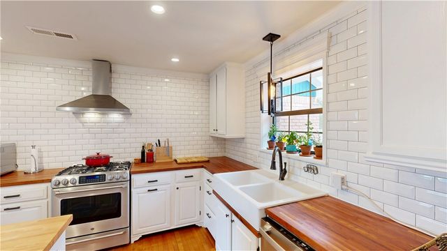 1132 N Huntington Drive, Fayetteville, AR 72701