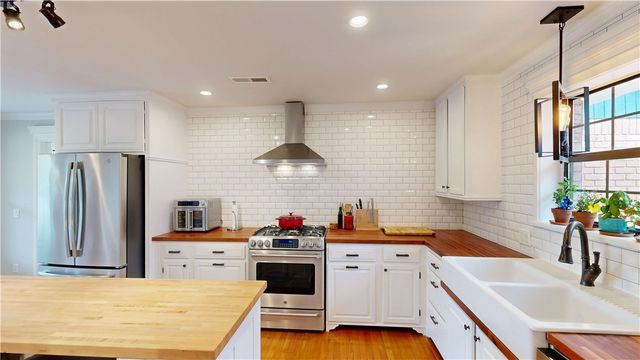 1132 N Huntington Drive, Fayetteville, AR 72701