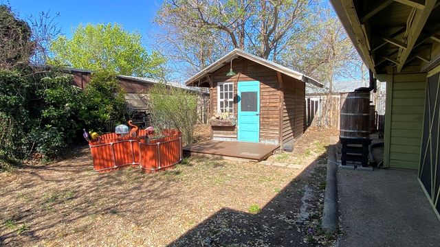 825 Myrta St, Kerrville, TX 78028