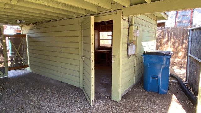 825 Myrta St, Kerrville, TX 78028