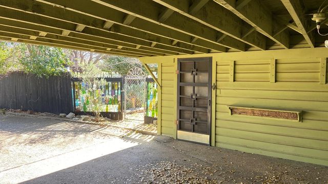 825 Myrta St, Kerrville, TX 78028