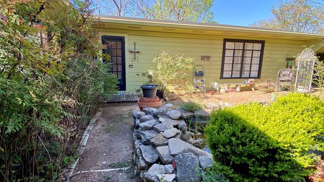 825 Myrta St, Kerrville, TX 78028