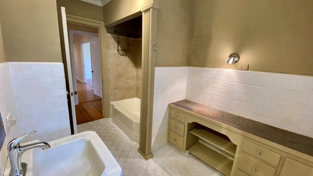 825 Myrta St, Kerrville, TX 78028