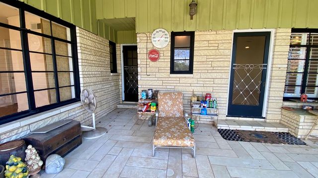825 Myrta St, Kerrville, TX 78028