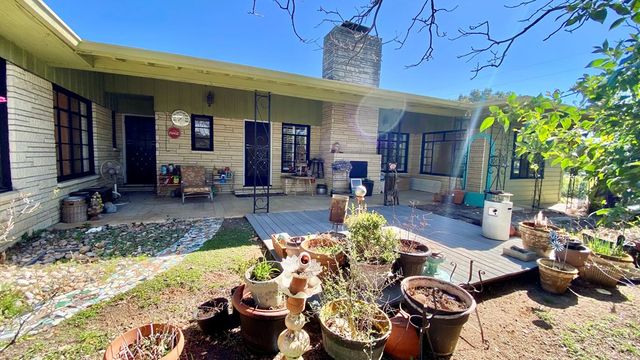 825 Myrta St, Kerrville, TX 78028
