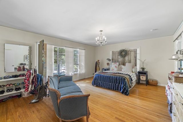 825 Myrta St, Kerrville, TX 78028