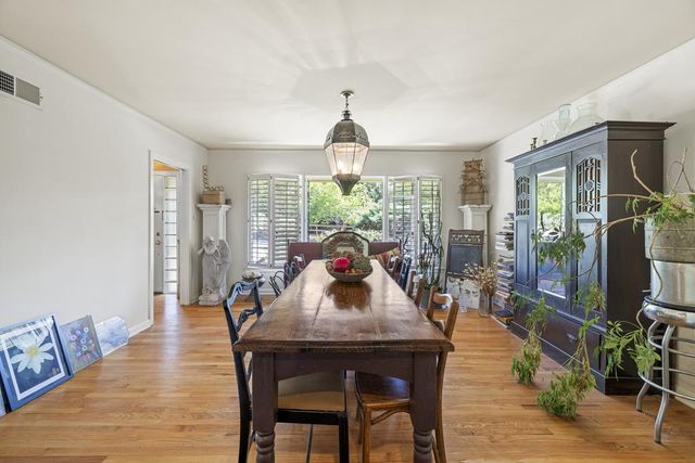 825 Myrta St, Kerrville, TX 78028