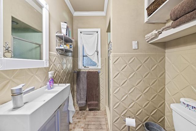 825 Myrta St, Kerrville, TX 78028