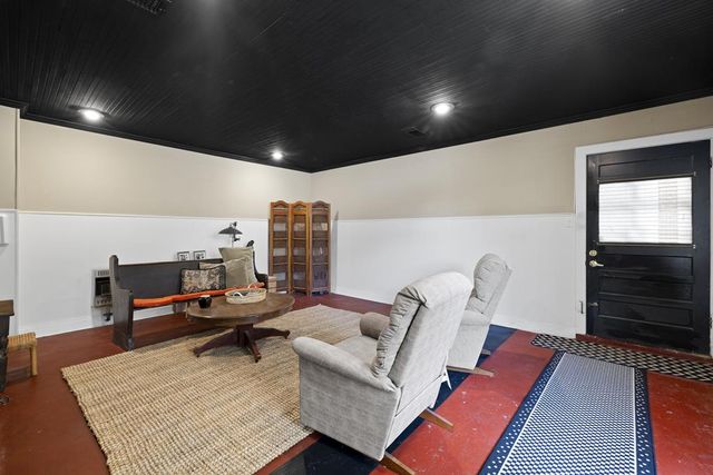 825 Myrta St, Kerrville, TX 78028