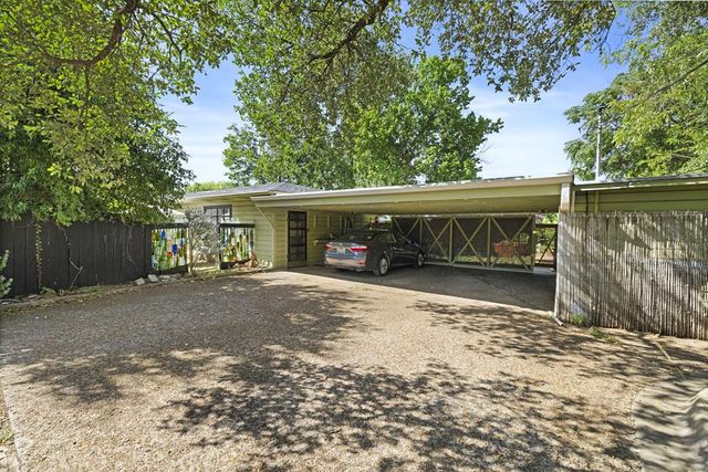 825 Myrta St, Kerrville, TX 78028
