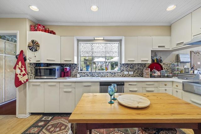 825 Myrta St, Kerrville, TX 78028