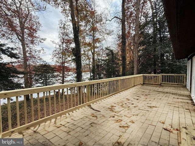 1070 LAKEVIEW DR, Stafford, VA 22556