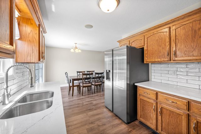 680 Foxfield Dr, Clarksville, TN 37042