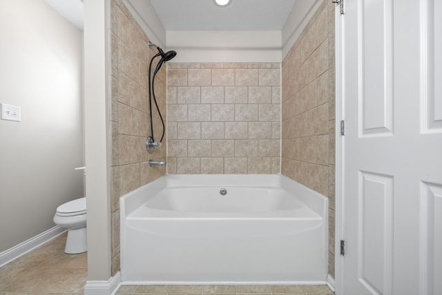 680 Foxfield Dr, Clarksville, TN 37042