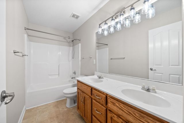 680 Foxfield Dr, Clarksville, TN 37042