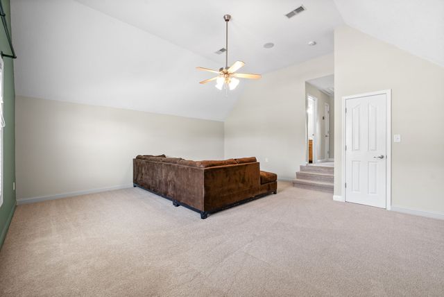 680 Foxfield Dr, Clarksville, TN 37042