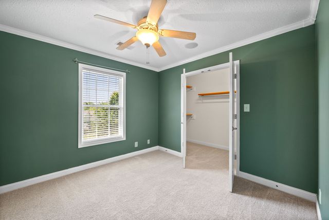 680 Foxfield Dr, Clarksville, TN 37042