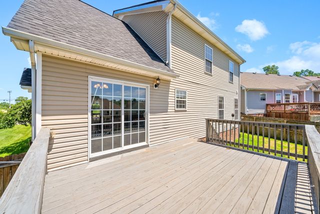 680 Foxfield Dr, Clarksville, TN 37042