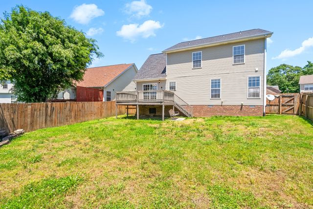 680 Foxfield Dr, Clarksville, TN 37042