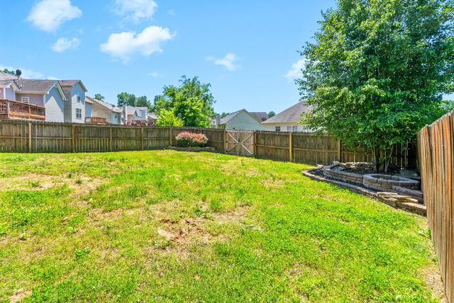 680 Foxfield Dr, Clarksville, TN 37042