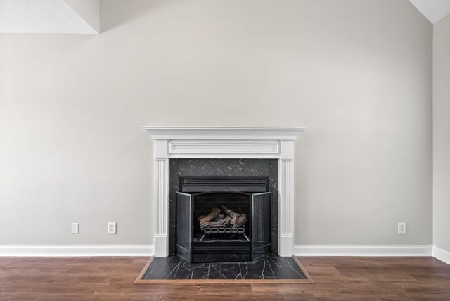 680 Foxfield Dr, Clarksville, TN 37042
