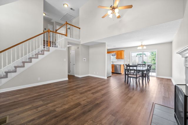 680 Foxfield Dr, Clarksville, TN 37042